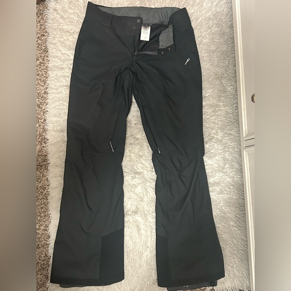 Women’s ski kit complete w/ gently used jacket, pants, leggings, gloves & bag! - Picture 11 of 17